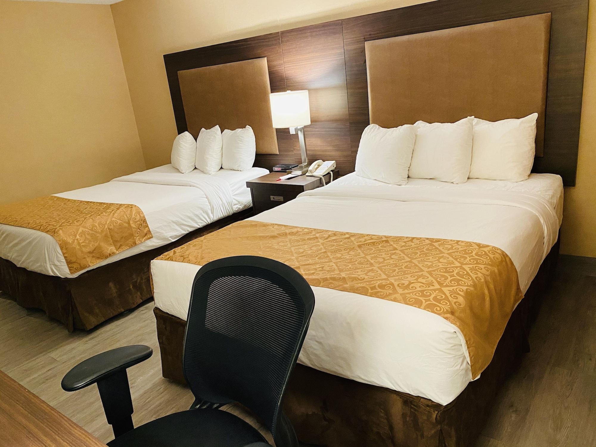 Ramada By Wyndham Belleville Harbourview Conference Center Bagian luar foto